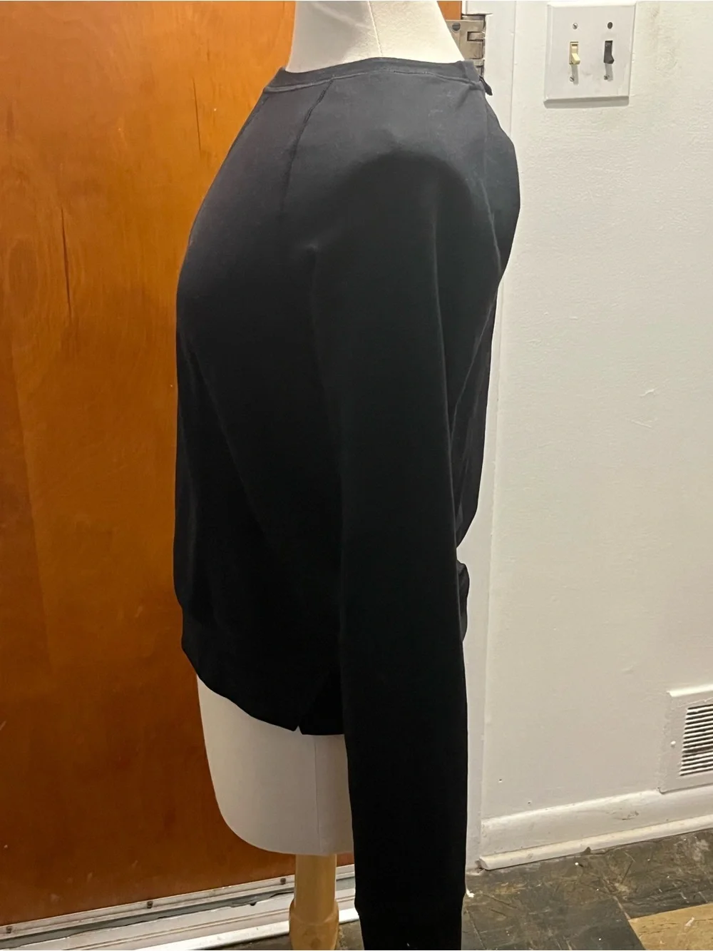 Lululemon Women's Athletica Black Crewneck Sweatshirt Size 6 Long Sleeve Casual